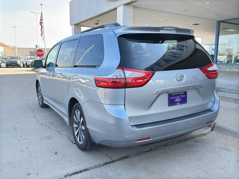 Used 2018 Toyota Sienna XLE Premium image 6
