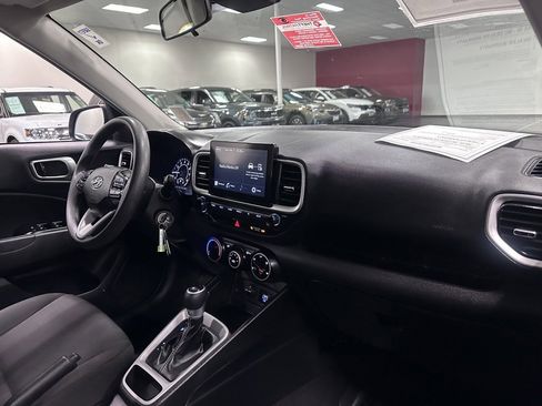 Used 2021 Hyundai Venue SE image 32