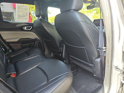 Certified 2023 Jeep Compass Limited image 11