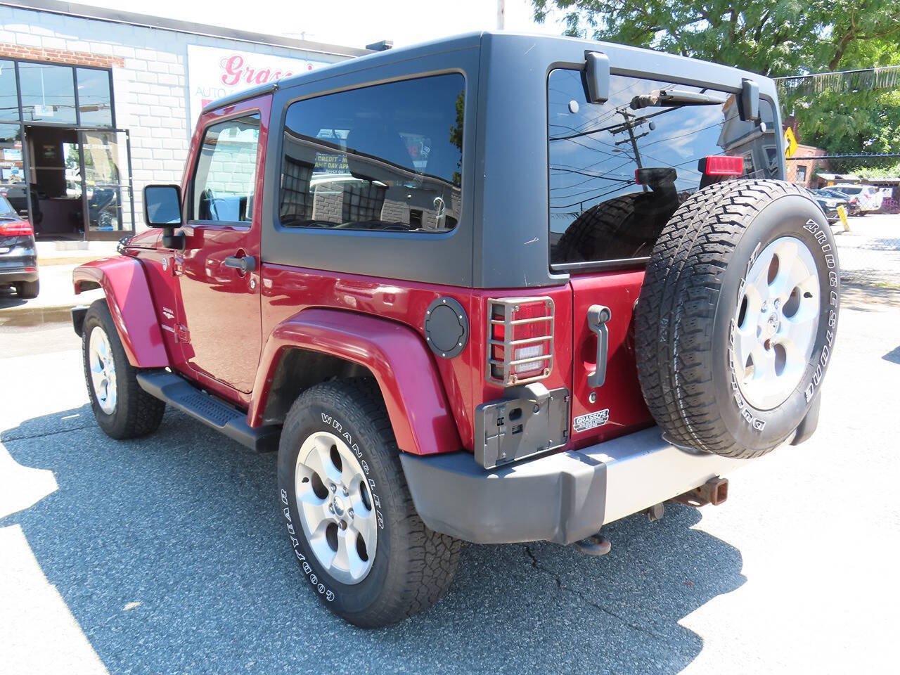 Used 2013 Jeep Wrangler Sahara AWD/4WD image 4