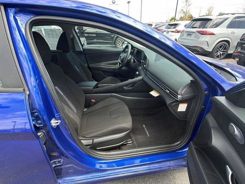 Used 2025 Hyundai Elantra Hybrid FWD image 28