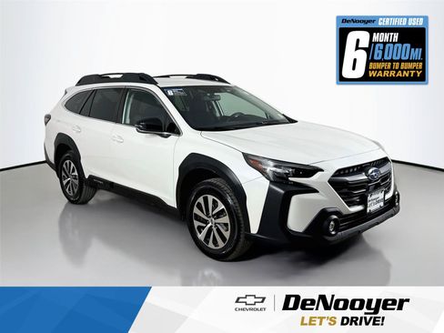Used 2023 Subaru Outback Premium AWD/4WD image 1