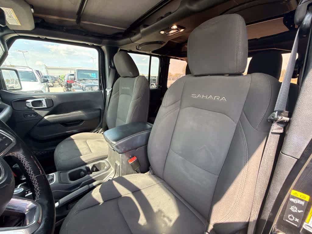 Used 2023 Jeep Wrangler Unlimited Sahara w/ Cold Weather Group AWD/4WD image 16