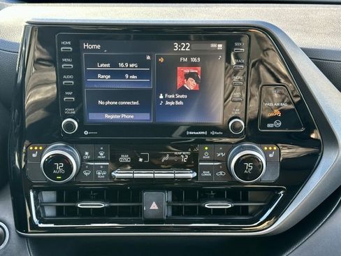 Used 2020 Toyota Highlander XLE image 28