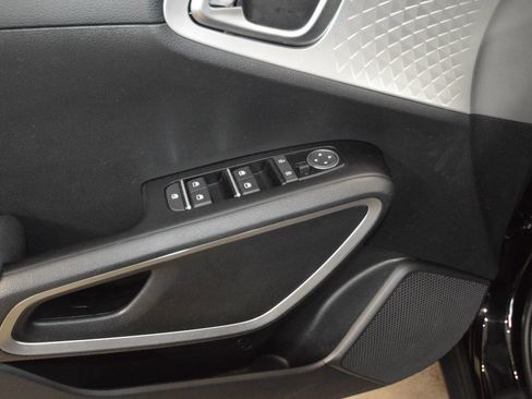 Used 2025 Kia Soul LX image 25