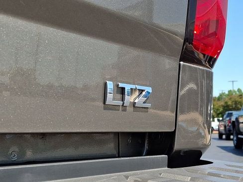 Used 2015 Chevrolet Silverado 1500 LTZ Z71 AWD/4WD image 32