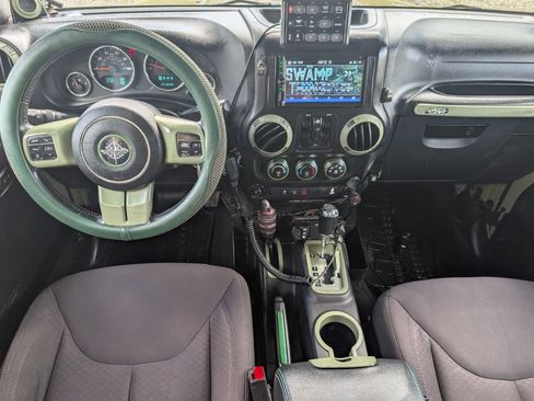 Used 2013 Jeep Wrangler Unlimited Sport image 7