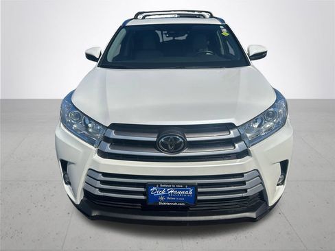 Used 2019 Toyota Highlander XLE AWD/4WD image 3