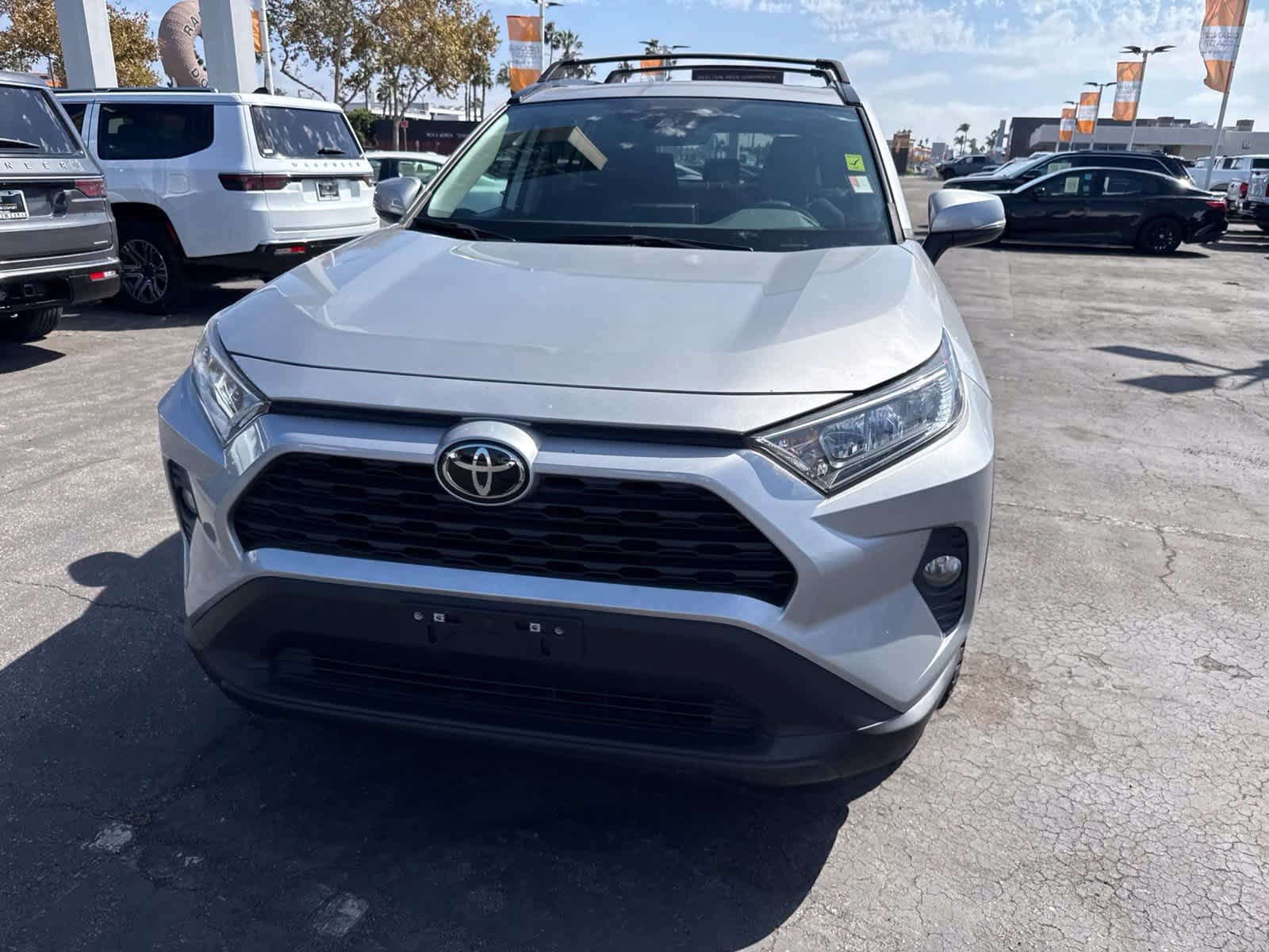 Used 2021 Toyota RAV4 XLE w/ Convenience Package FWD image 2