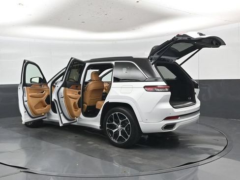 Used 2022 Jeep Grand Cherokee Summit AWD/4WD image 56