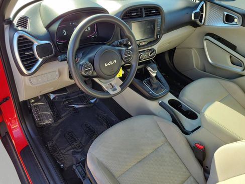 Used 2023 Kia Soul LX image 14