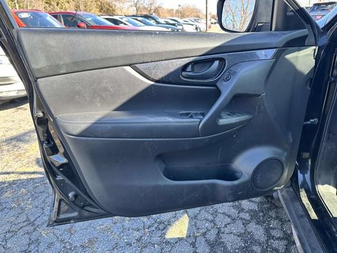 Used 2019 Nissan Rogue S AWD/4WD image 8