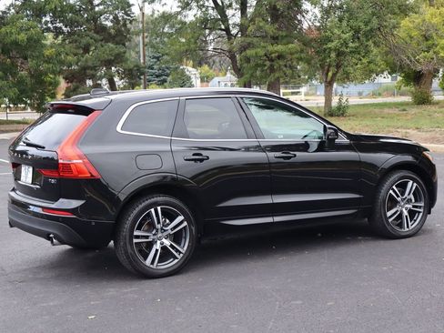 Used 2019 Volvo XC60 T5 Momentum w/ Multimedia Package image 4