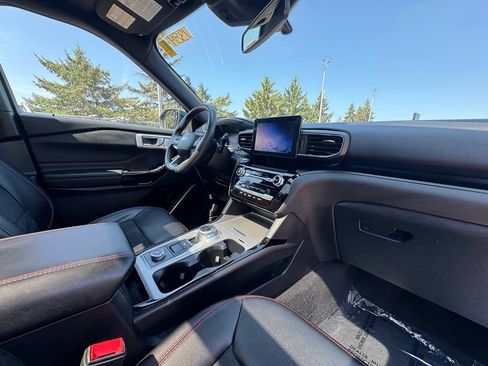 Used 2024 Ford Explorer ST-Line w/ Class IV Trailer Tow Package AWD/4WD image 39