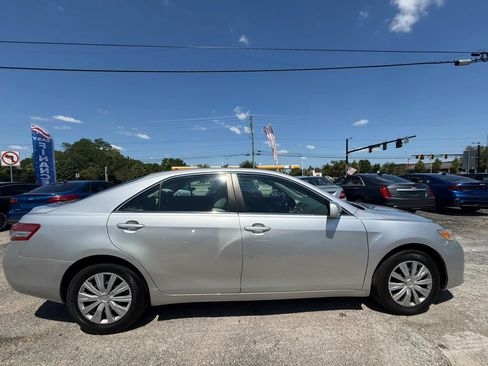 Used 2011 Toyota Camry LE FWD image 7