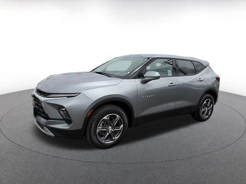 Used 2025 Chevrolet Blazer LT FWD image 7
