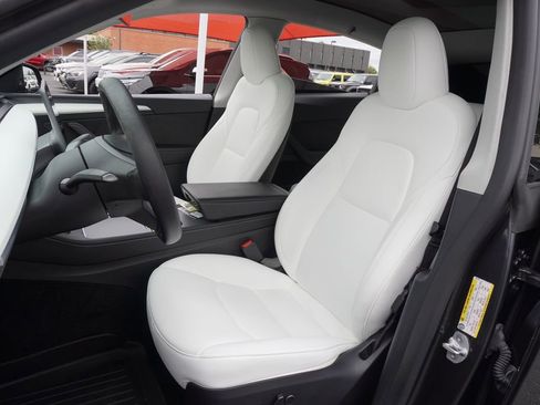 Used 2024 Tesla Model Y Long Range image 12