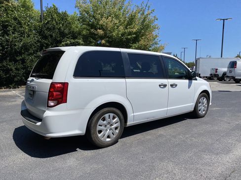 Used 2019 Dodge Grand Caravan SE w/ UConnect Hands-Free Group FWD image 9