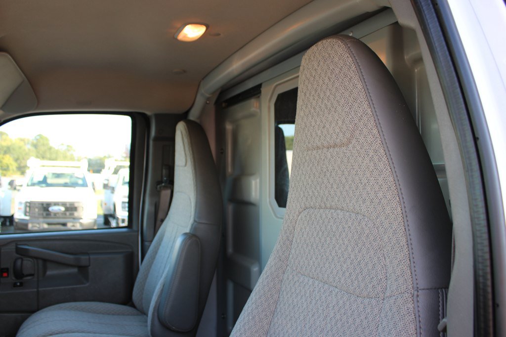 Used 2022 Chevrolet Express 3500 w/ Power Convenience Package RWD image 23