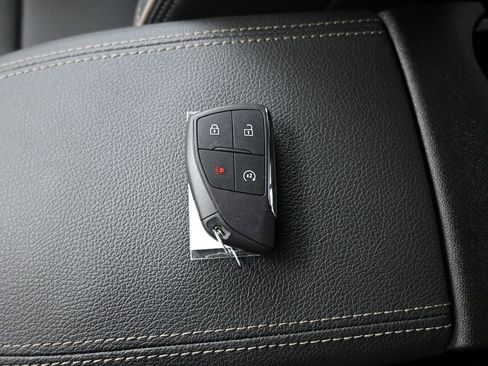 New 2026 GMC Canyon Denali w/ LPO, Denali Black Edition image 19