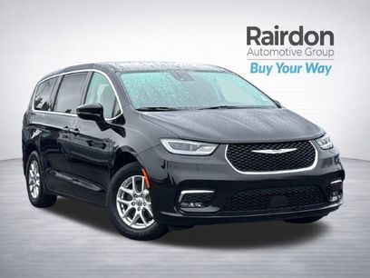 Used 2024 Chrysler Pacifica Touring-L