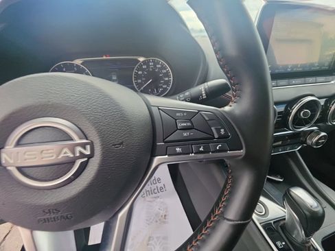 Used 2025 Nissan Sentra SR FWD image 17