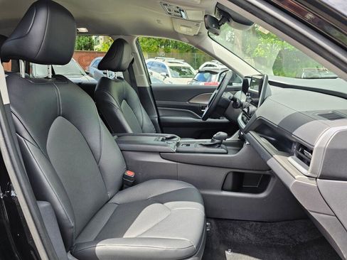 Used 2025 Toyota Grand Highlander FWD image 11