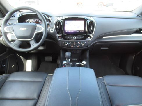Used 2023 Chevrolet Traverse Premier FWD image 13