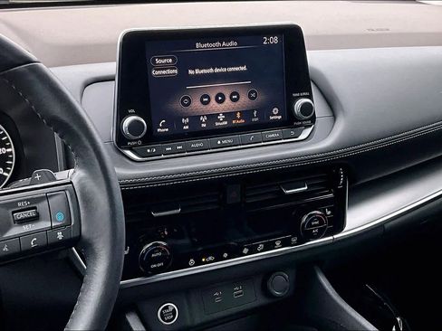 Used 2021 Nissan Rogue SV w/ Premium Package image 6