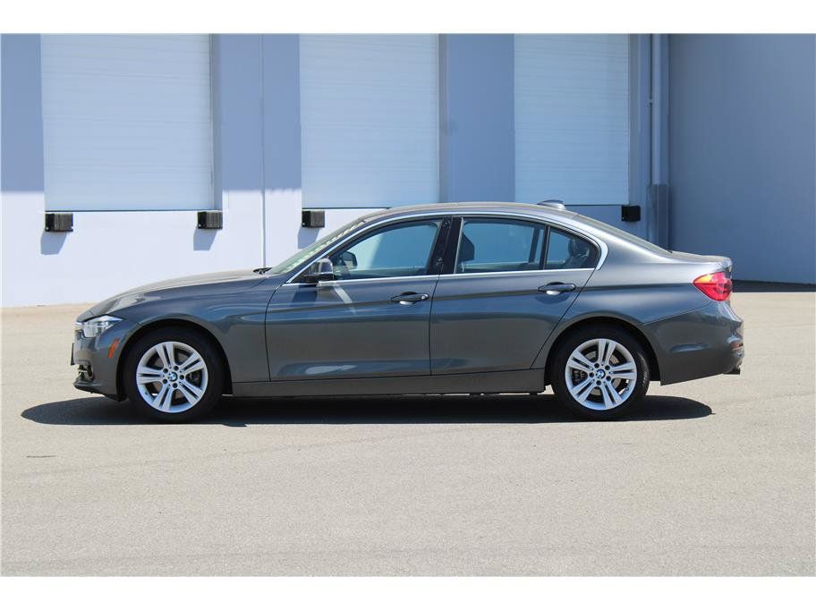 Used 2018 BMW 328d xDrive Sedan w/ Convenience Package AWD/4WD image 2