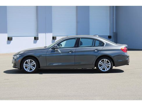 Used 2018 BMW 328d xDrive Sedan w/ Convenience Package AWD/4WD image 2