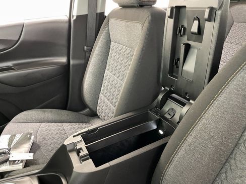 Used 2023 Chevrolet Equinox LT image 33