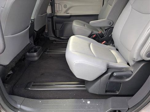 Used 2024 Toyota Sienna XLE image 17