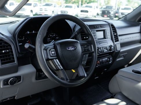 Used 2017 Ford F550 2WD Regular Cab Super Duty image 19