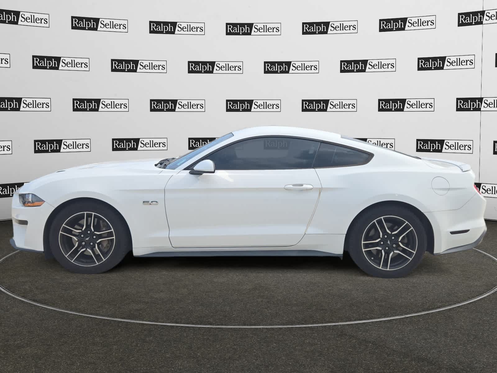 Used 2018 Ford Mustang GT RWD image 3