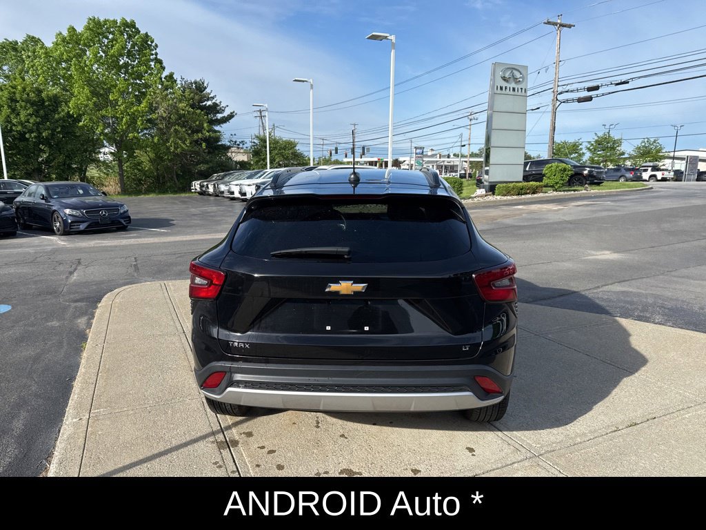 Used 2025 Chevrolet Trax LT w/ LT Convenience Package FWD image 4