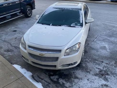 Used 2010 Chevrolet Malibu LTZ image 11