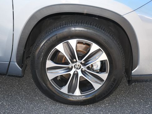 Used 2022 Toyota Highlander XLE image 22