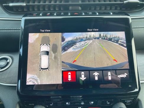 Used 2021 Jeep Grand Cherokee L Limited w/ Luxury Tech Group II image 15