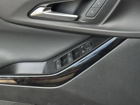 Used 2025 Chevrolet Equinox LT FWD image 18
