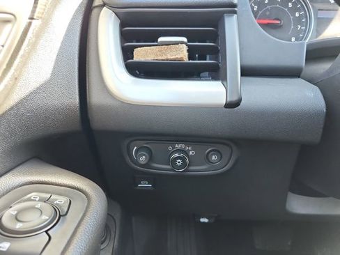 Certified 2023 GMC Terrain SLT image 13