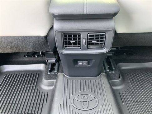 Used 2024 Toyota RAV4 Limited image 33