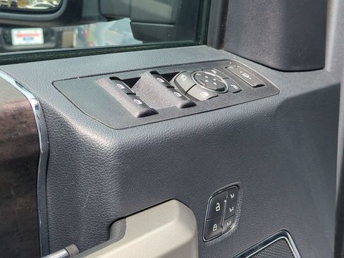 Used 2022 Ford F250 Lariat w/ Lariat Ultimate Package AWD/4WD image 12