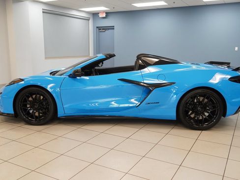 Used 2024 Chevrolet Corvette Z06 RWD image 2