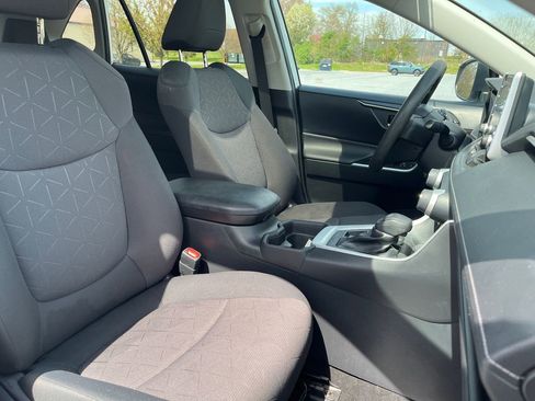 Used 2019 Toyota RAV4 XLE w/ Convenience Package image 27