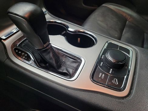 Used 2018 Jeep Grand Cherokee Limited image 26