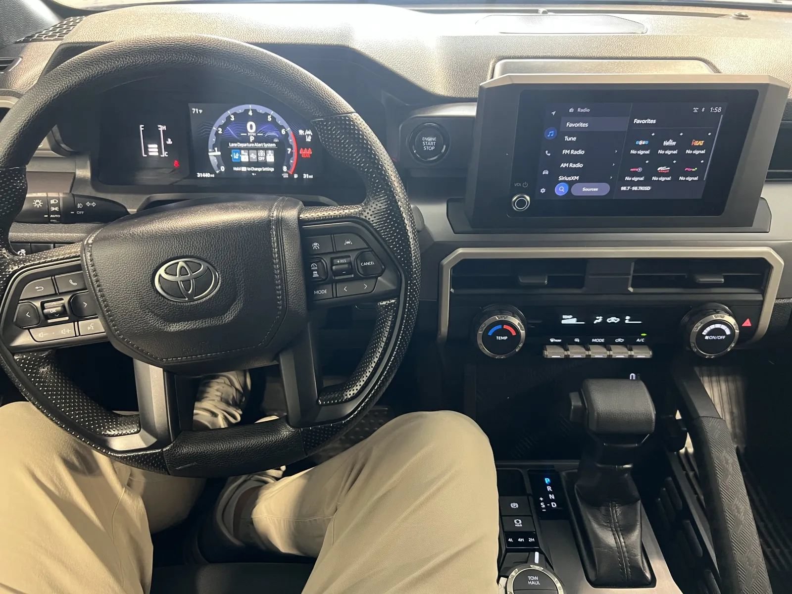 Used 2025 Toyota Tacoma SR5 AWD/4WD image 9