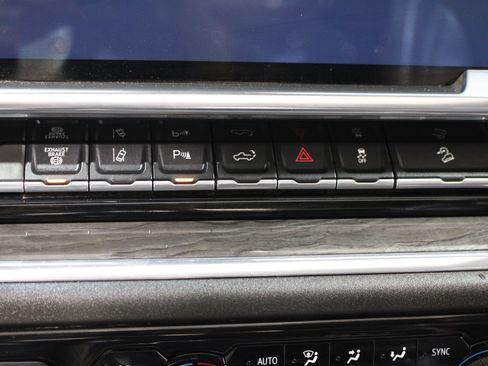 Used 2024 Chevrolet Silverado 2500 LTZ w/ LTZ Plus Package image 18