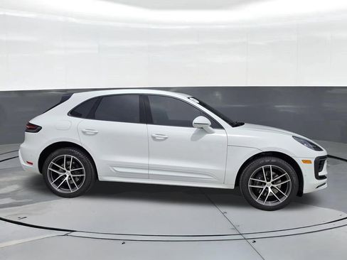 Certified 2025 Porsche Macan AWD/4WD image 7