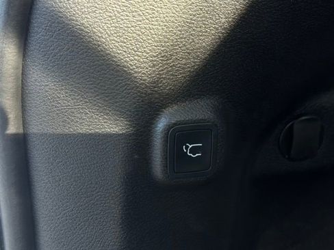 Used 2021 Jeep Cherokee Latitude Lux w/ Comfort/Convenience Group image 11